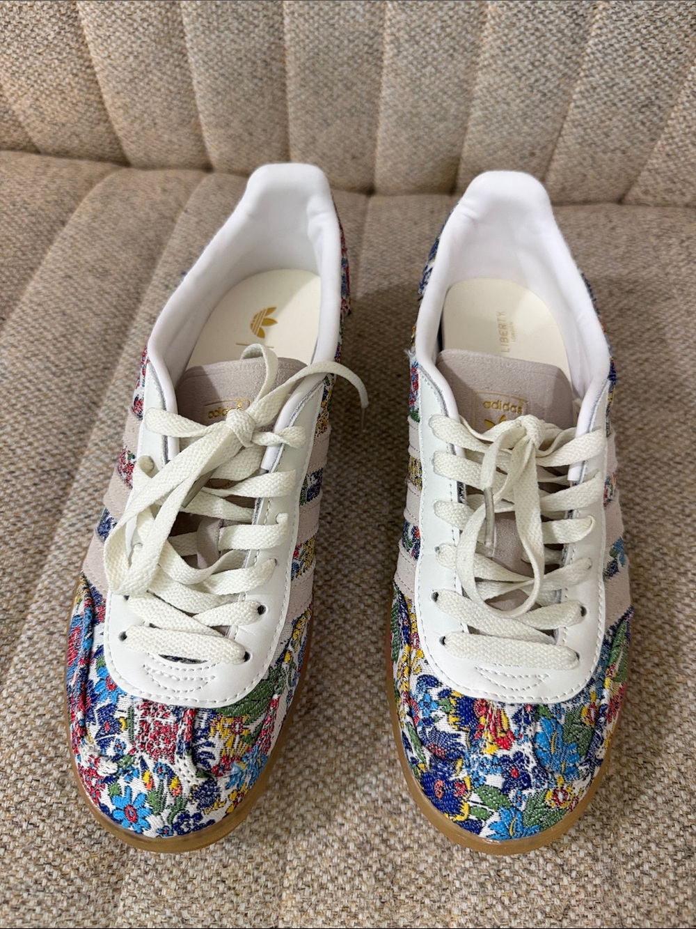 NWOT! LIBERTY x ADIDAS Women's Floral gazelles with Gum Sole, sz 8 - Picture 2 of 9
